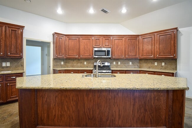 Building Photo - 1511 Eden Meadows Dr
