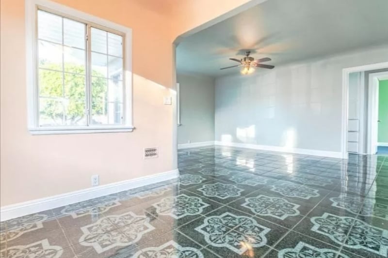 Building Photo - 930 W 130th St