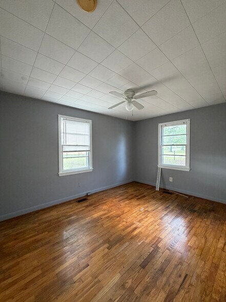 Building Photo - 708 Springfield Rd