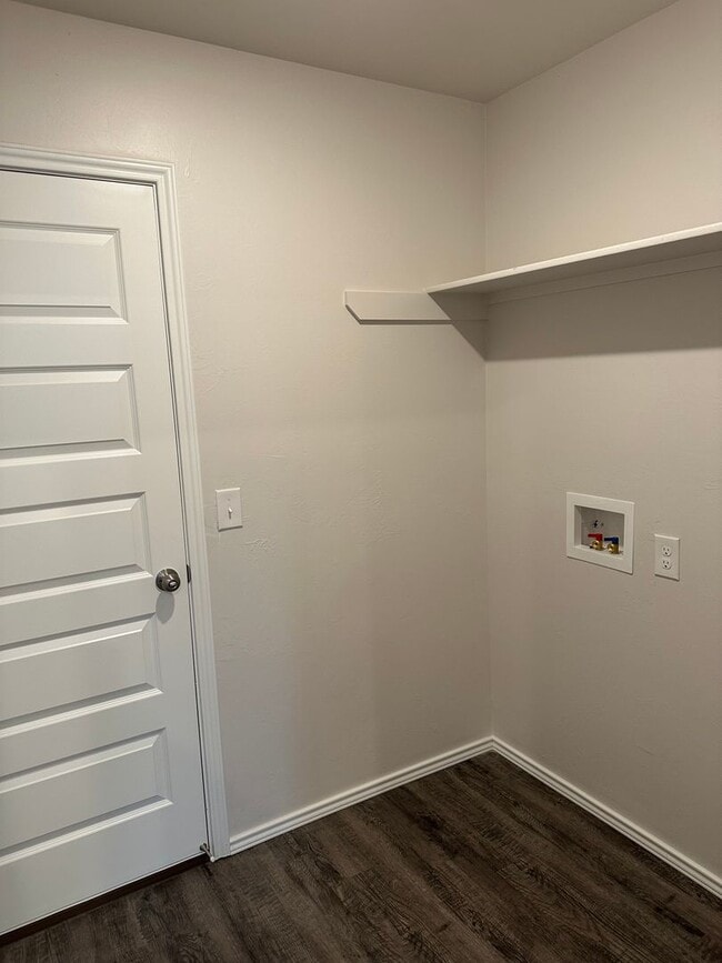 Building Photo - Now Pre-Leasing ? Stylish 3-Bedroom | 2-Bathroom Home in Shadow Valley