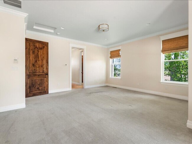 Building Photo - Stunning Tumalo Home on 3.21 Acres with Ca...