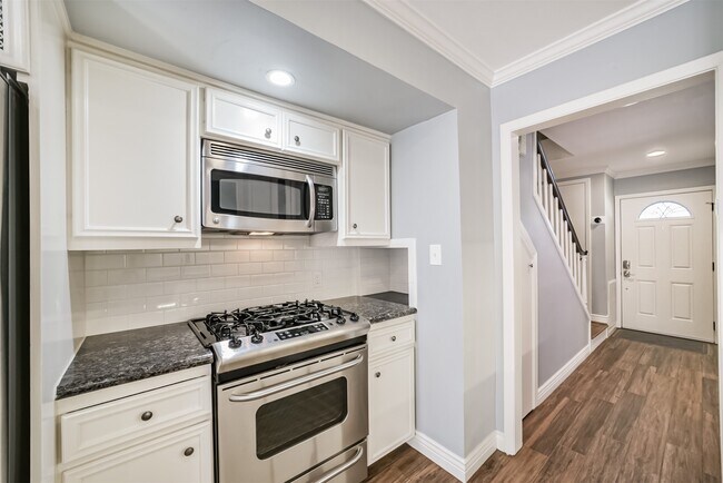 Building Photo - 4521 Acacia St