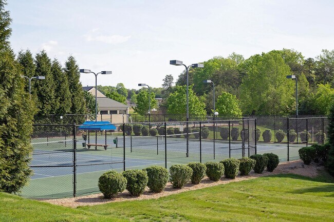 Building Photo - $500 Off 1st Month's Rent! Pet-Friendly End-Unit with Walkable Forest Lakes Lifestyle
