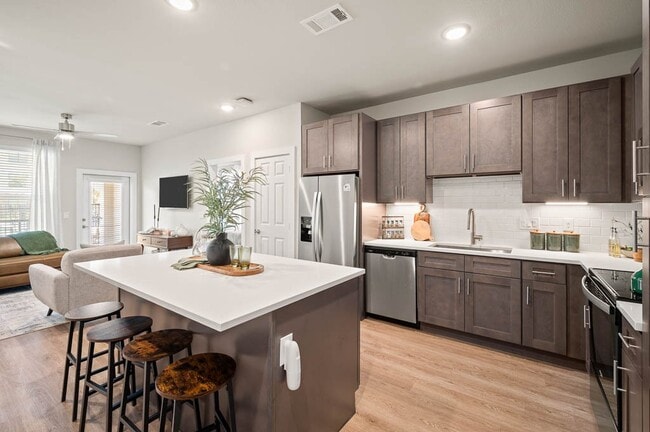 Building Photo - The Delta Pearland