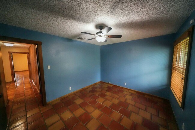 Building Photo - Charming and Centrally Located Home Now Available with Inground Pool. Realtor Commmission:$750