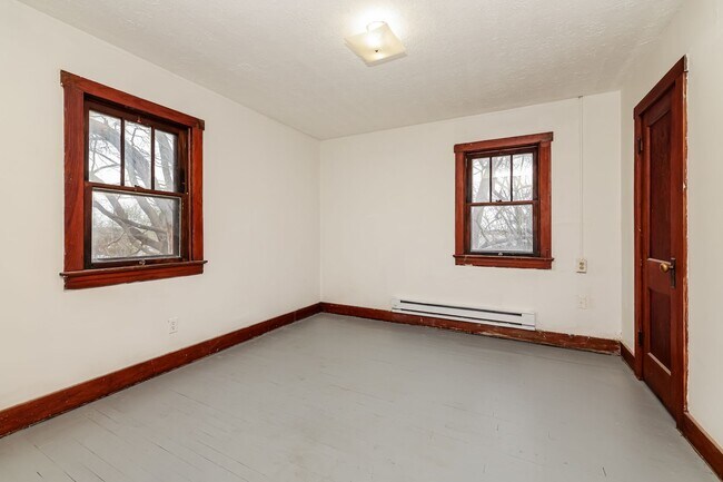 Building Photo - 1530 W High St