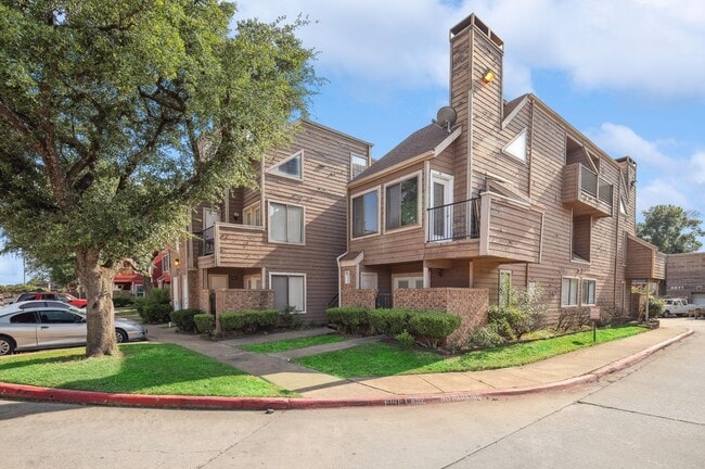 Primary Photo - 9811 Walnut St