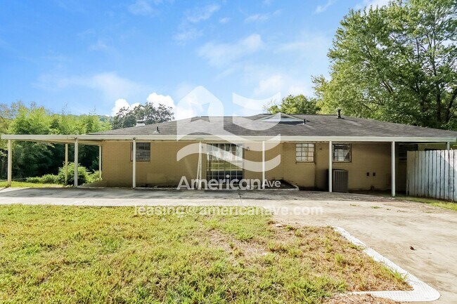 Building Photo - 2165 Circle Dr