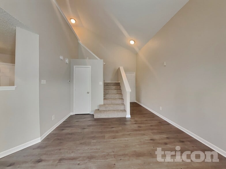 Building Photo - 4518 Redcliff S Ln