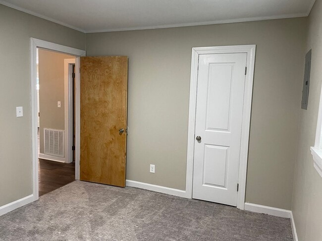 Building Photo - 1297