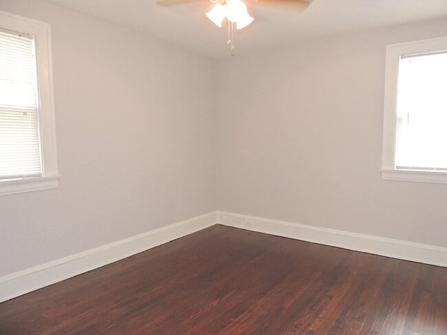 Building Photo - 3 Bed - 1.5 bath Colonial for Rent!