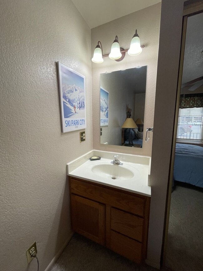 Building Photo - Carriage House Studio