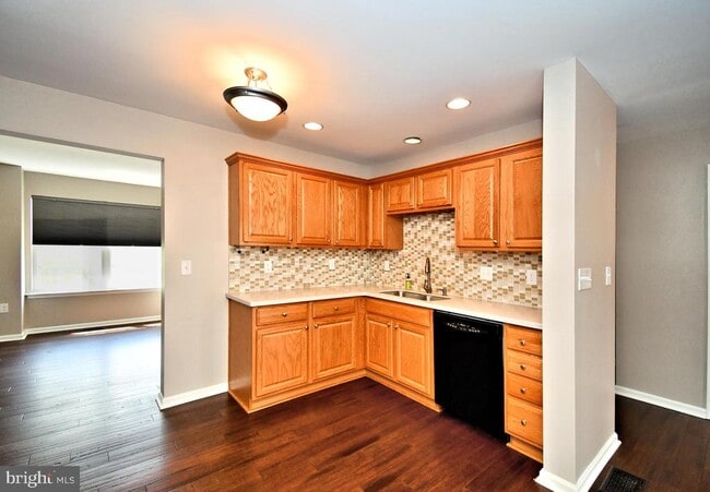 Building Photo - 1055 Balley Dr