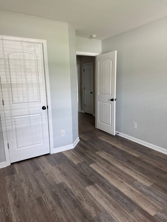 Building Photo - 303 Tuscan Ct