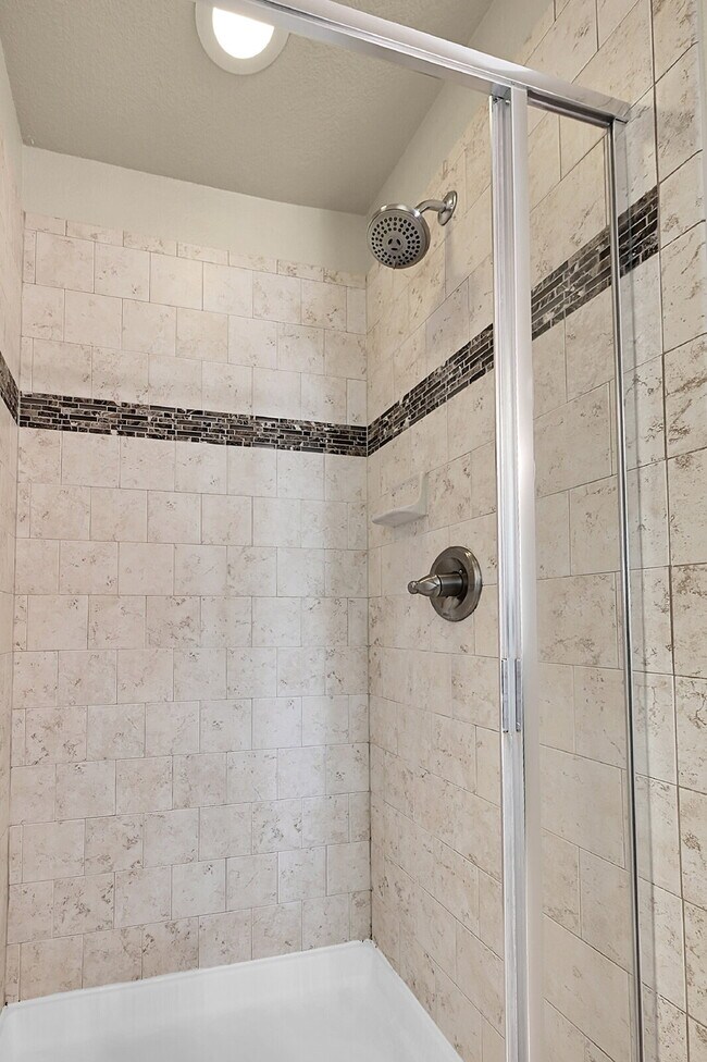 Building Photo - $2,650 - 4 Bed, 2.5 Bath Home with Fenced ...