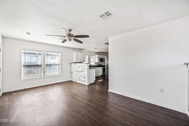 Building Photo - 330 N 15th St