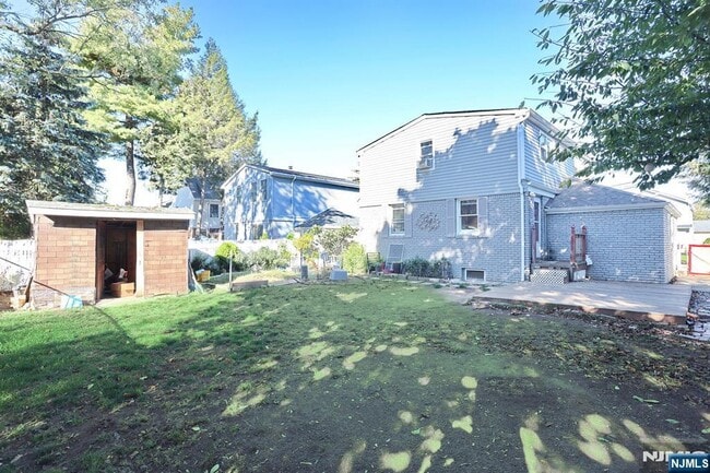 Building Photo - 18-18 Ellis Ave