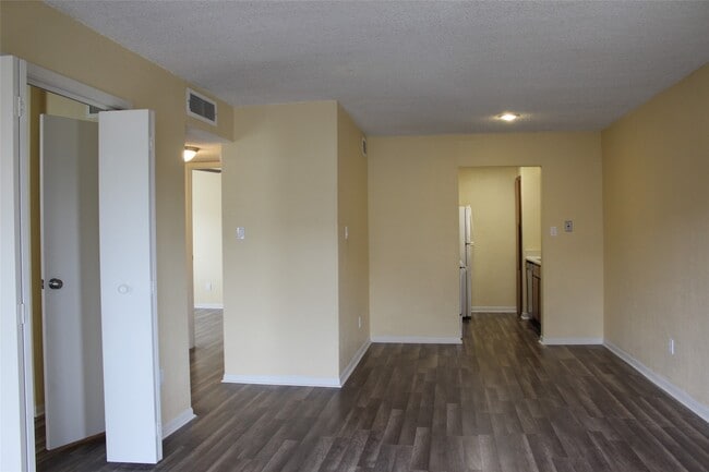 Building Photo - 3919 Fairmont Pkwy