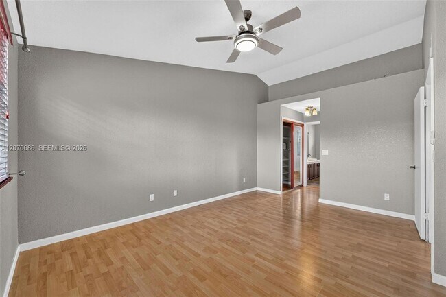 Building Photo - 4848 Grapevine Wy