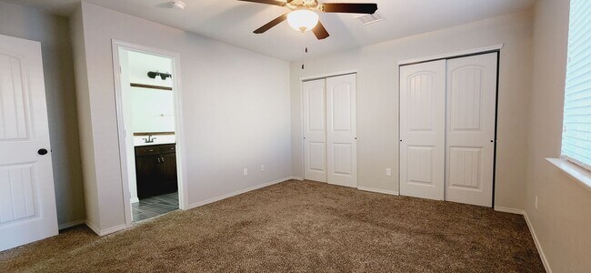 Building Photo - Stunning 4 bedroom, 2 bath home in East El Paso!