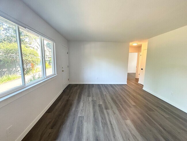 Building Photo - LA1547* - A