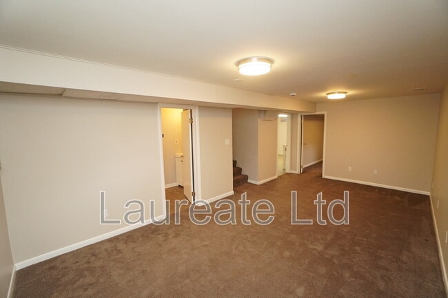 Building Photo - 2258 W Maplewood Ave