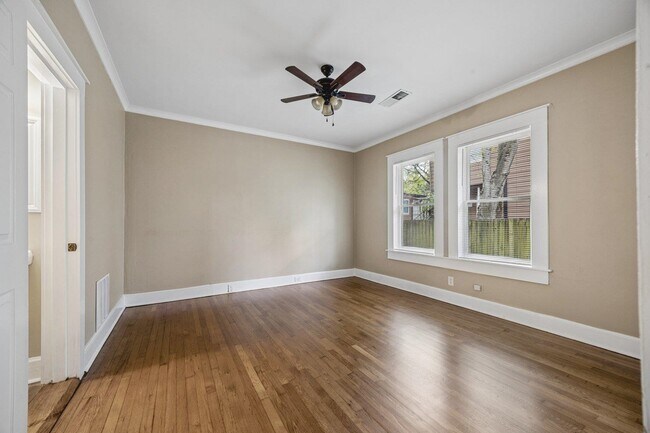 Building Photo - 230 Garland St