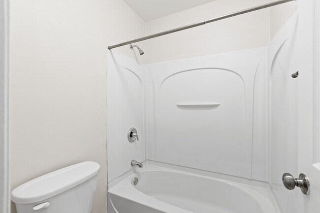 Building Photo - 2005 Lynch St