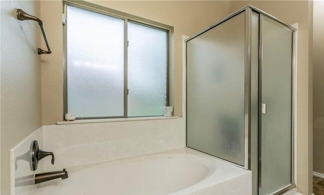 Building Photo - 3-bedroom 2.5 bathroom house for rent!
