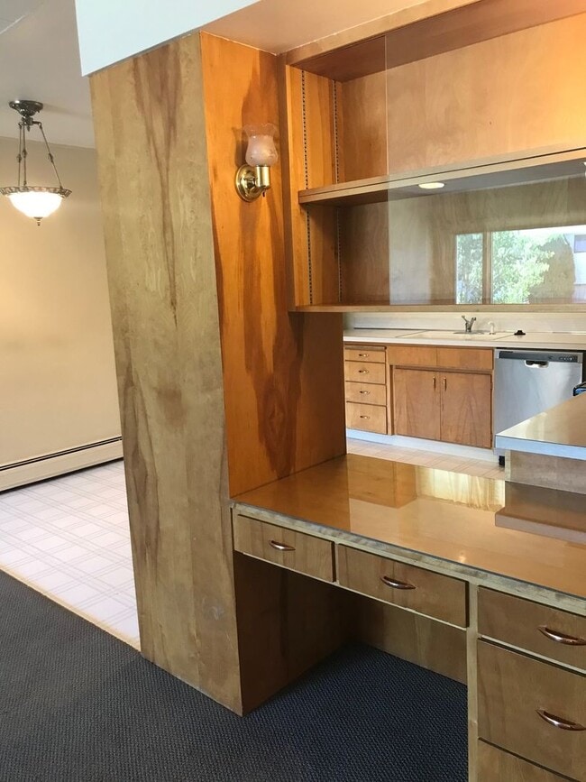 Building Photo - Upper Unit 2 Bedroom 1 Bathroom