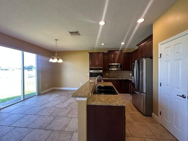 Building Photo - 2412 Country Pond Ct