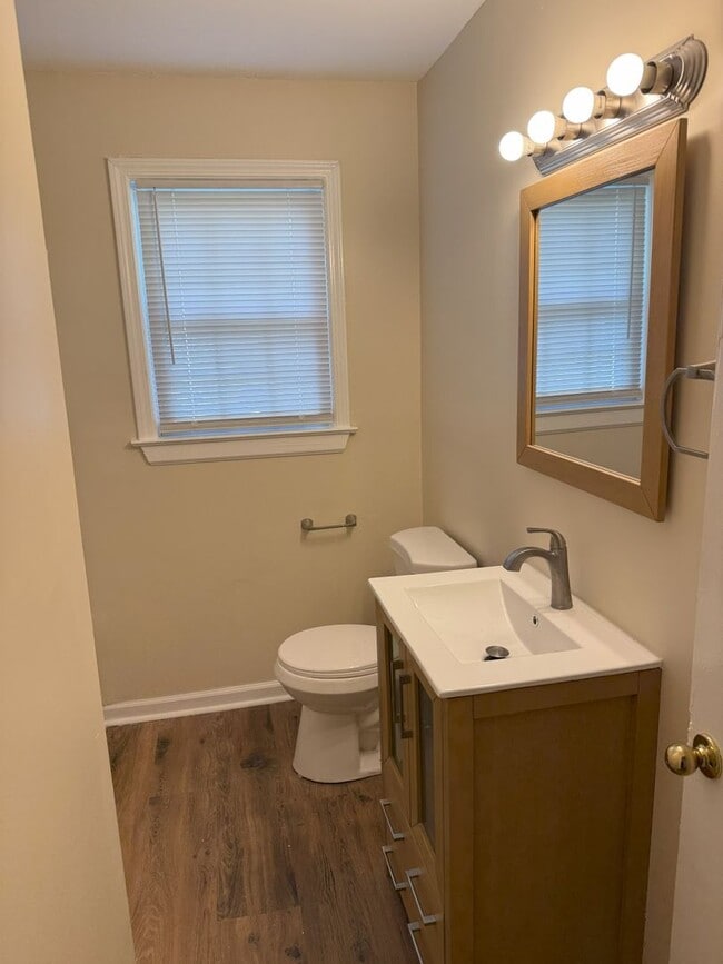 Building Photo - new renovate home
