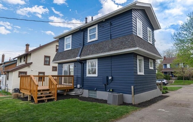Building Photo - Beautifully remodeled 3-bedroom, 2-bath ho...