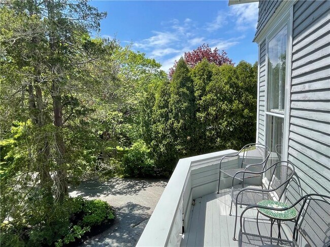 Building Photo - 541 Bellevue Ave