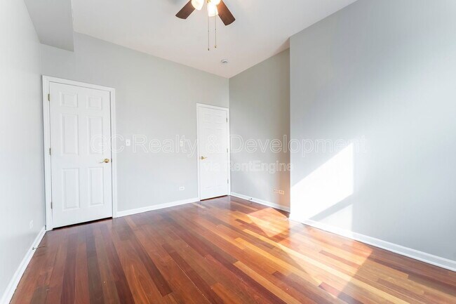 Building Photo - 4406 N Sacramento Ave