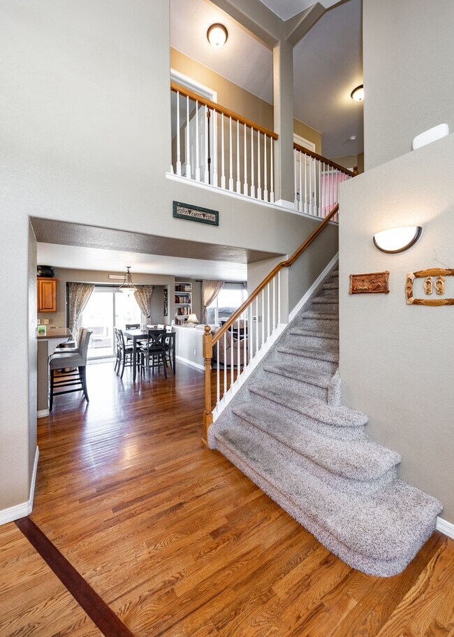 Building Photo - Fabulous 6 bedroom + office D20 Home with ...