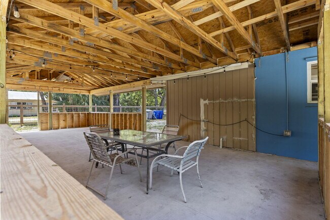Building Photo - 8012 US-1