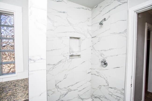 Building Photo - 2408 32nd St