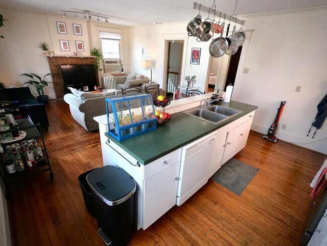 Building Photo - 456 S Graham St