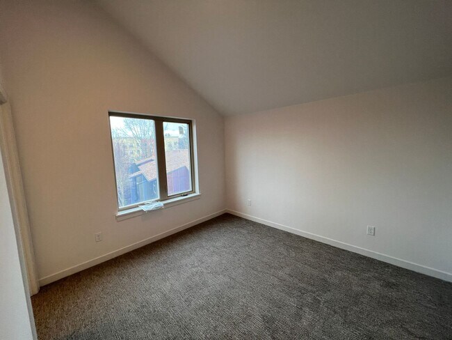 Building Photo - 30515 SW Magnolia Ave