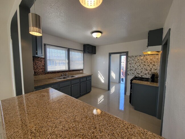 Building Photo - 1315 W 101st St