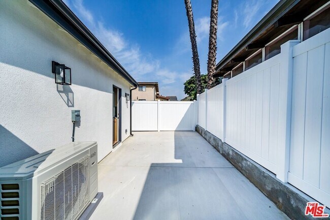 Building Photo - 1258 Mariposa St