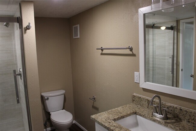 Building Photo - 2011 Spenwick Dr