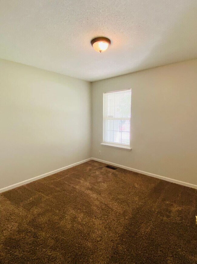 Building Photo - Ranch Style Home
