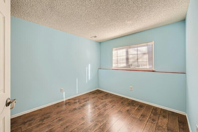 Building Photo - 16955 E Piedmont Dr