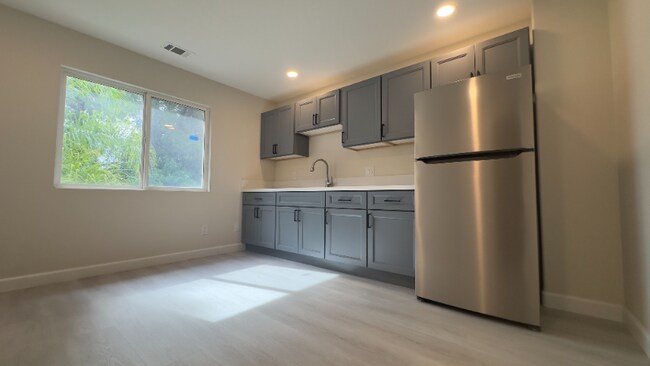Building Photo - 39391 Tiburon Dr
