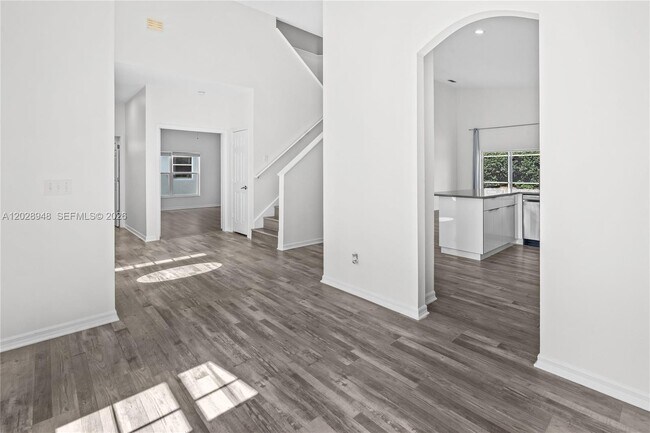 Building Photo - 434 Castlemain Cir