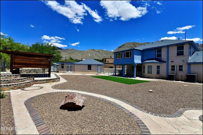 Building Photo - 529 Castlerock Ln