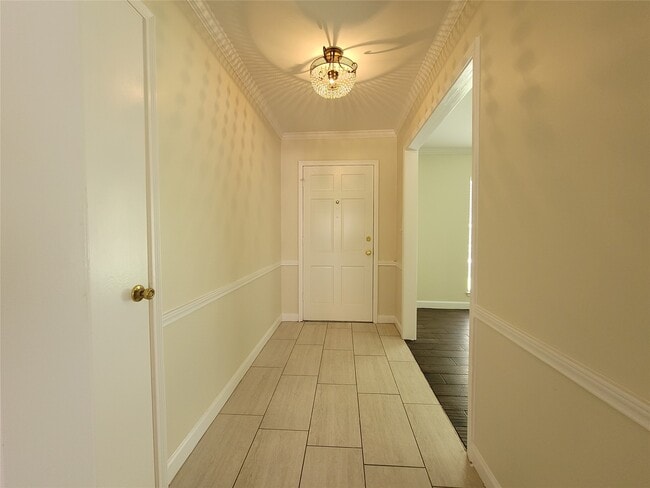 Building Photo - 9322 Fairdale Ln