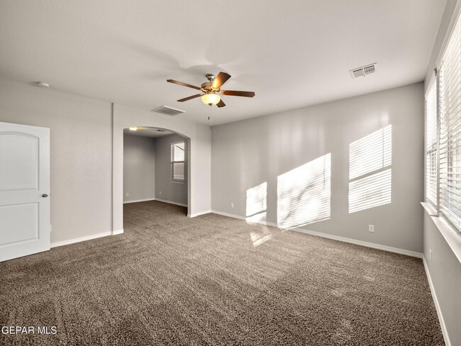 Building Photo - 5916 Hidden Acres Dr